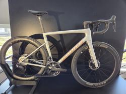 SPECIALIZED Tarmac SL8 FACT 10r Carbon Gloss Silver Dust / Shadow Silver Dry Impasto