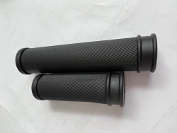 Madl�, rukov� gumen�, anatomicky tvarovan�, �ierna